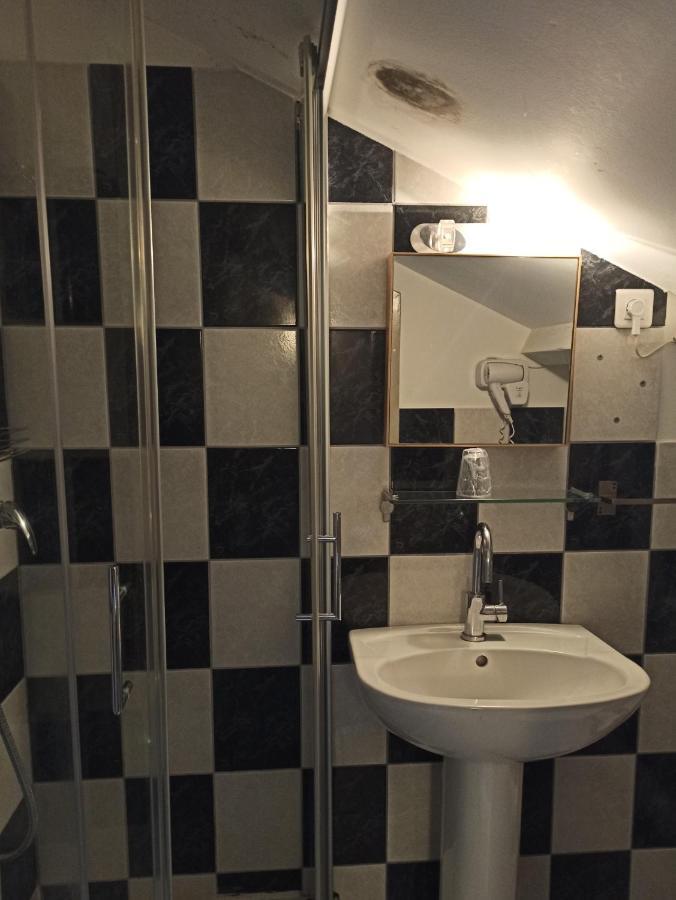 Le Poudrier Hotel Limoges Exterior photo